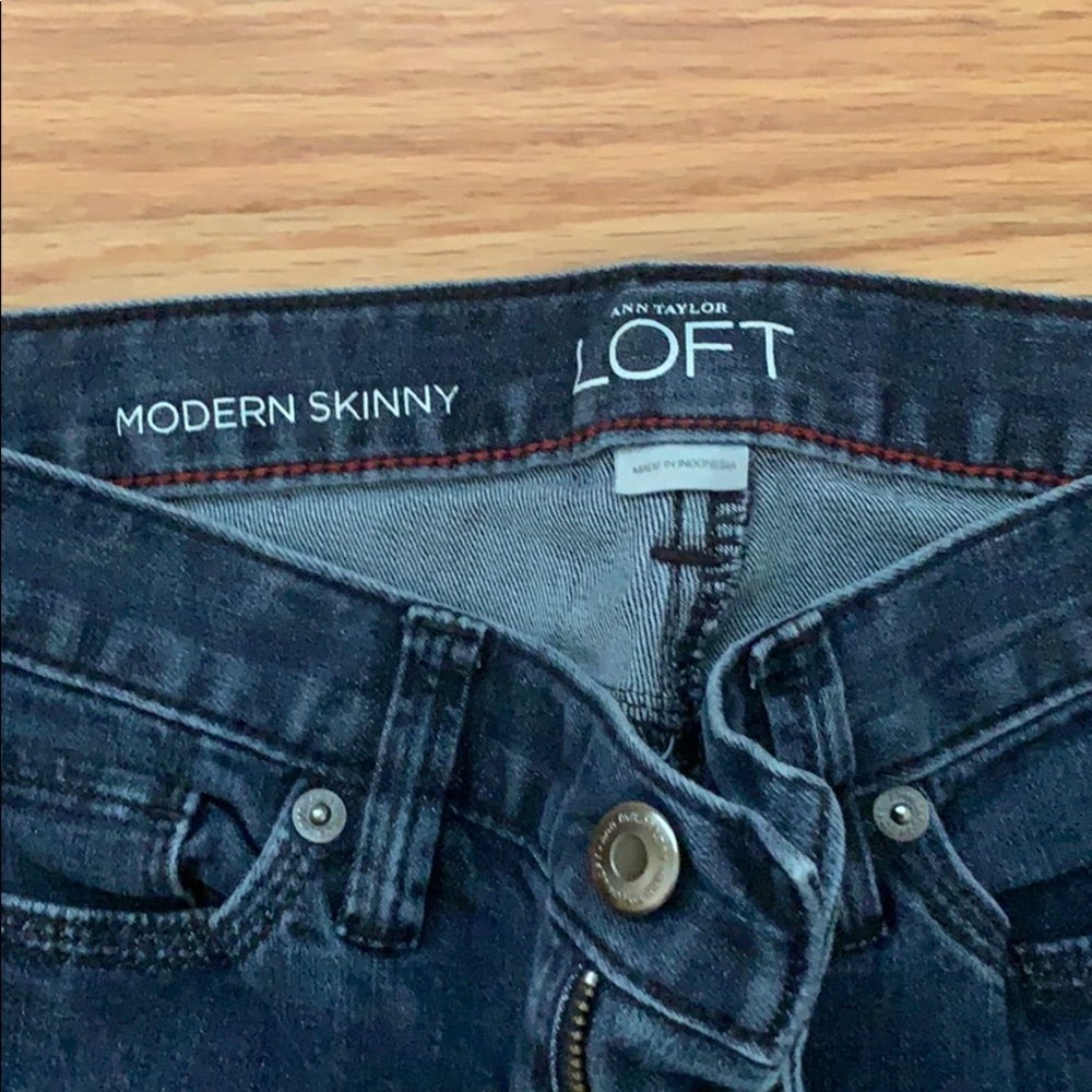 Ann Taylor Loft Modern Skinny Jeans size 4 - Picture 2 of 4